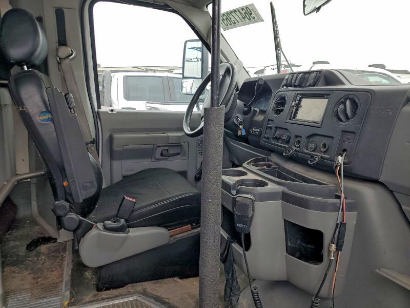 2018 Ford Econoline E450 Super Duty Cutaway Van