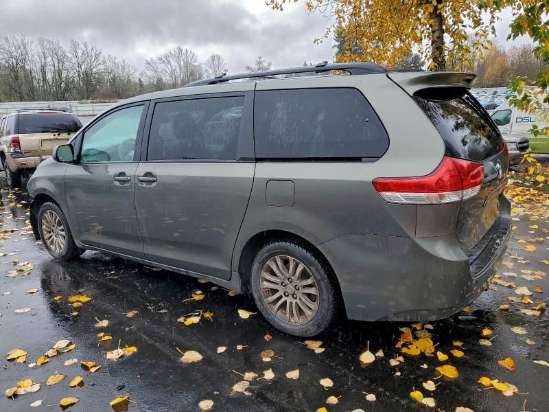 2011 Toyota Sienna xle