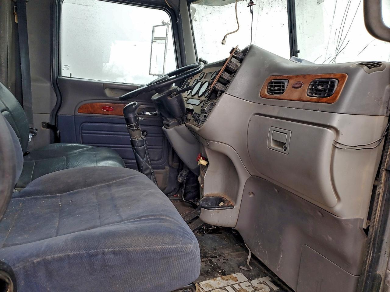 2009 Peterbilt 388 Semi Truck