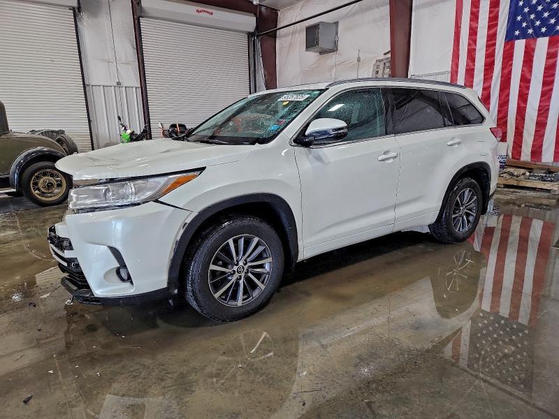 2018 Toyota Highlander se