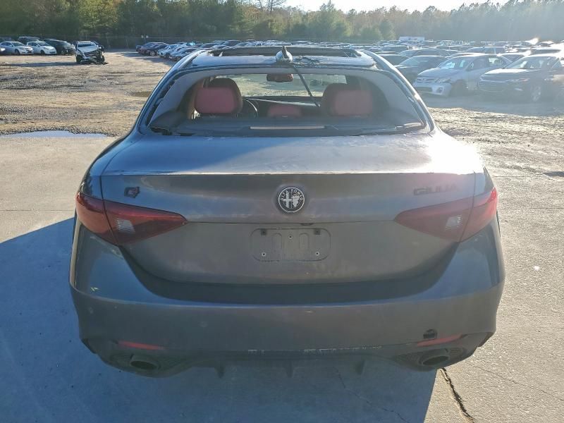 2018 Alfa Romeo Giulia ti Q4