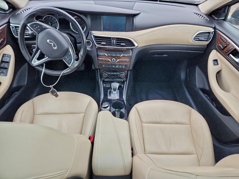 2017 Infinity Qx30