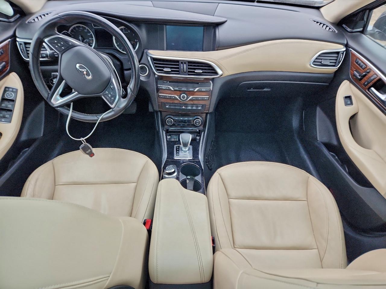 2017 Infinity Qx30