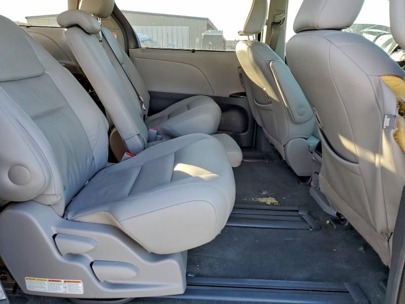 2017 Toyota Sienna xle 8-passenger