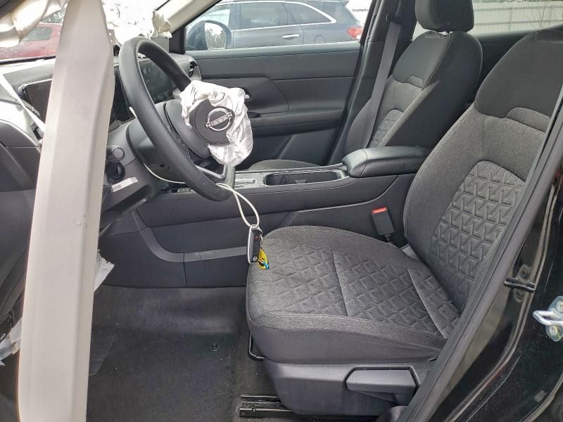 2025 Nissan Kicks sv