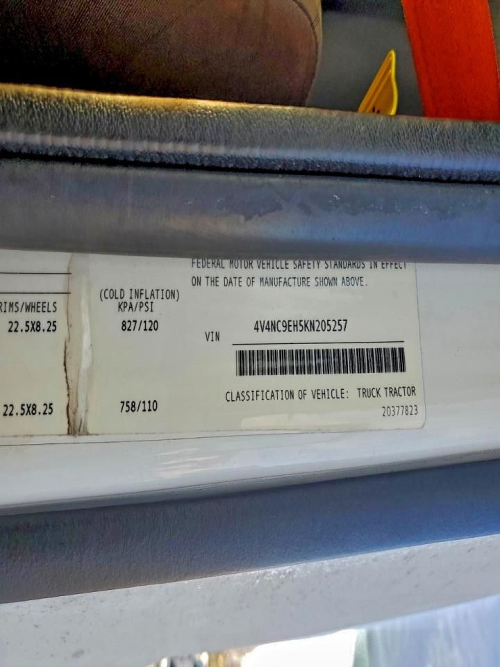 2019 Volvo VNL Semi Truck