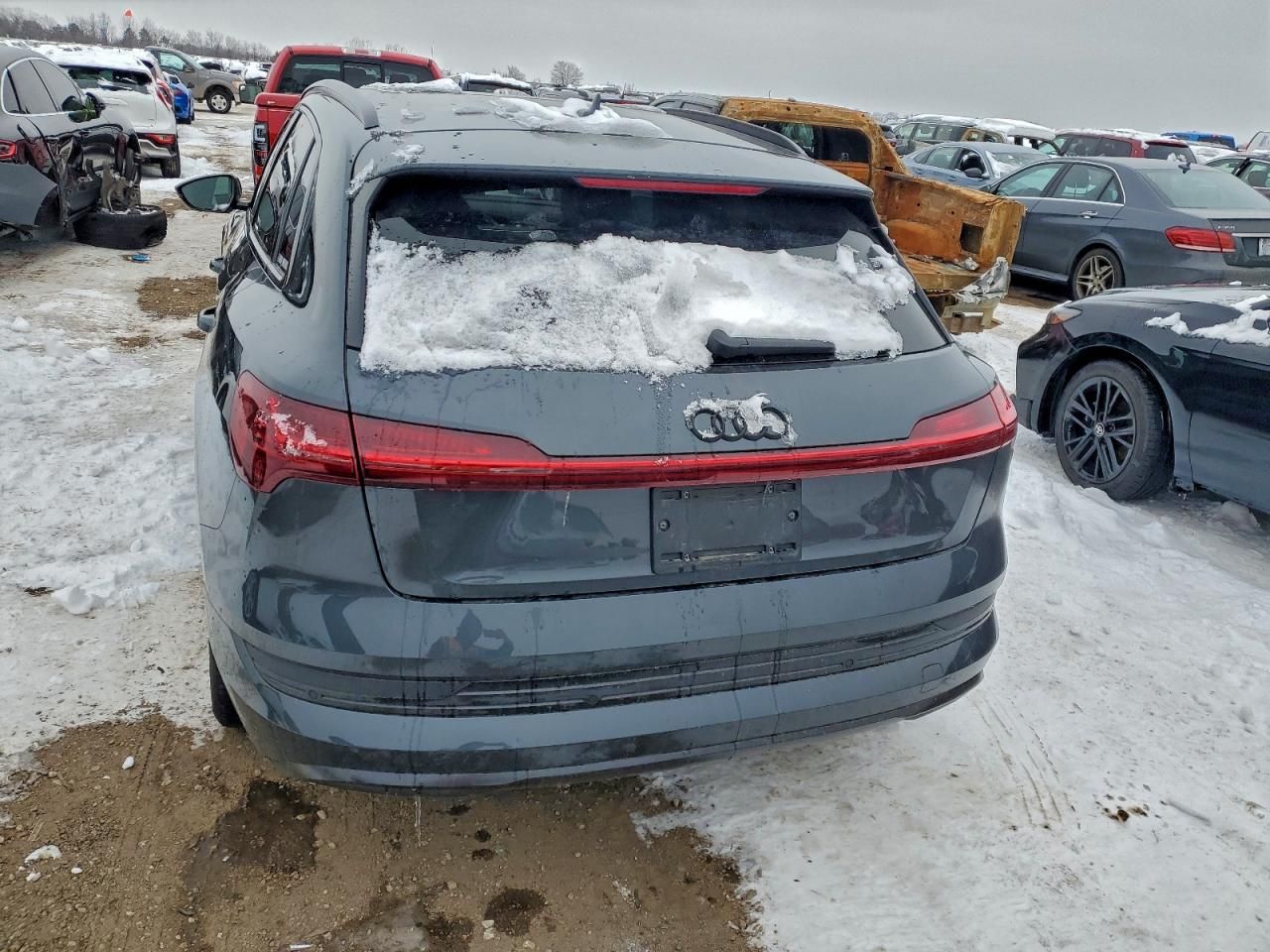 2022 Audi E-tron Premium Plus