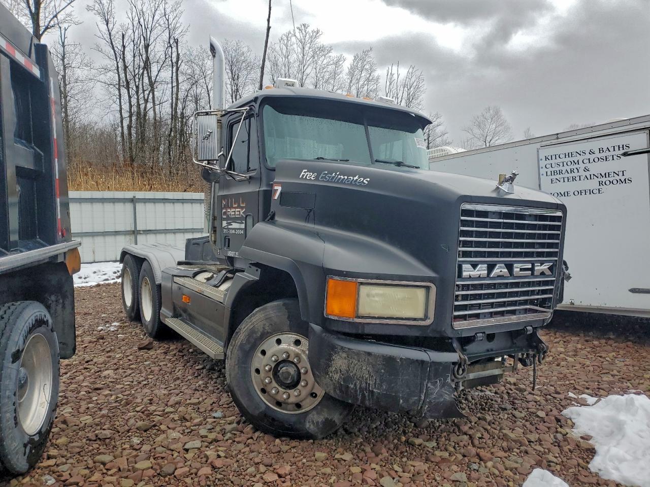 2002 Mack CH613 Semi Truck