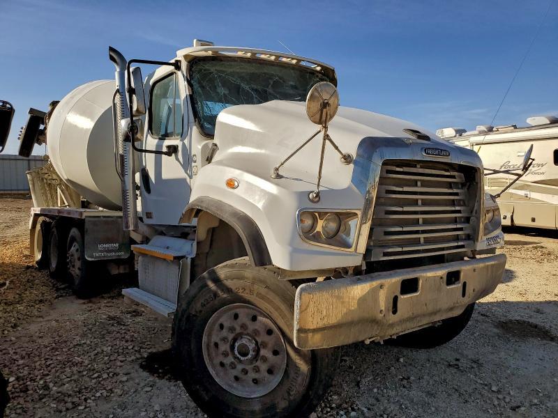 2022 Freightliner 114SD