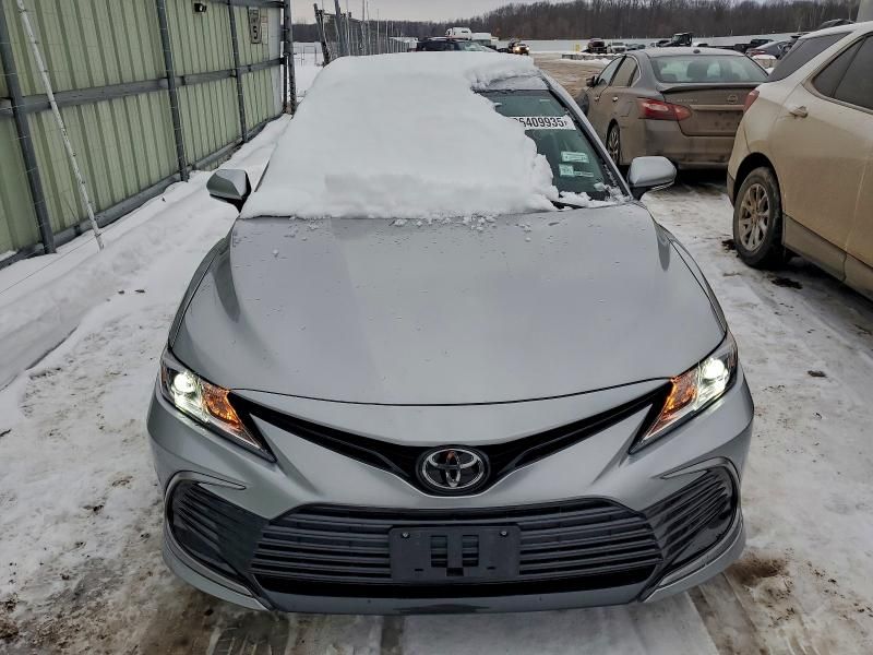 2024 Toyota Camry le