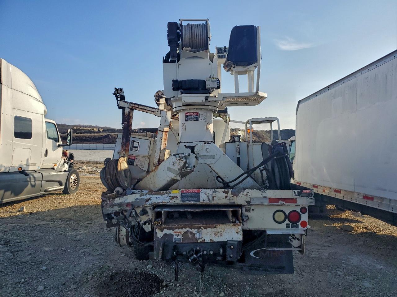 2014 Kenworth T370 Digger Derrick Truck