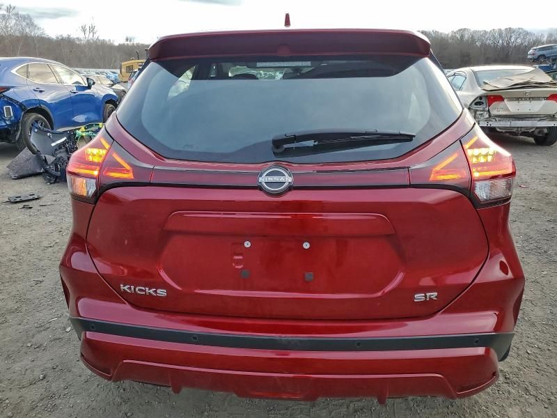 2024 Nissan Kicks sr