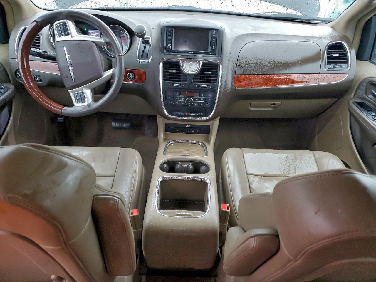 2015 Chrysler Town & Country Limited Platinum