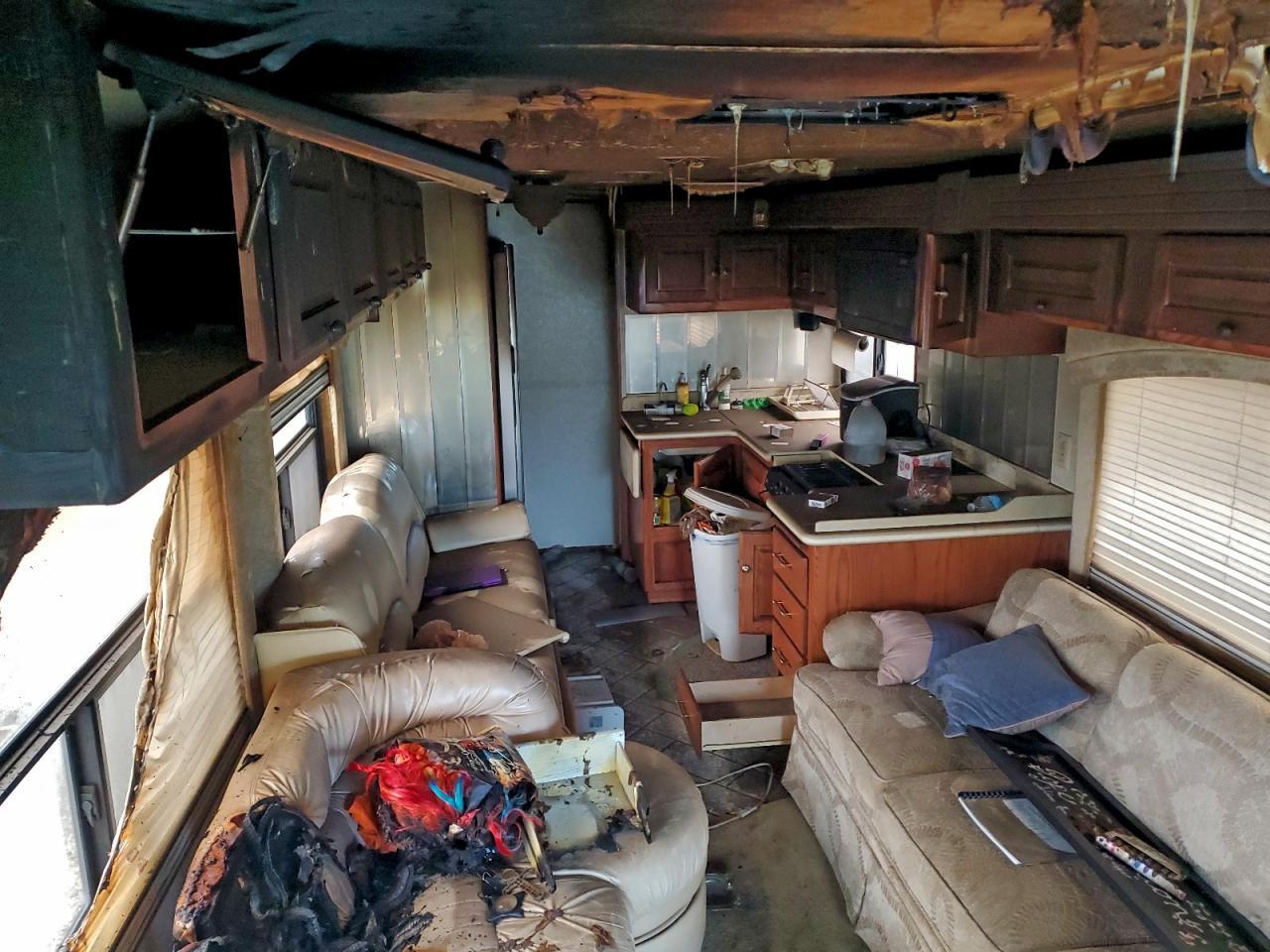 2002 Alpine 2002 Western Alpine Coach Recreational Vehicle