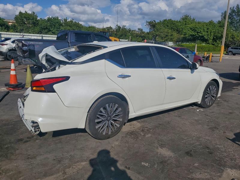 2023 Nissan Altima sv