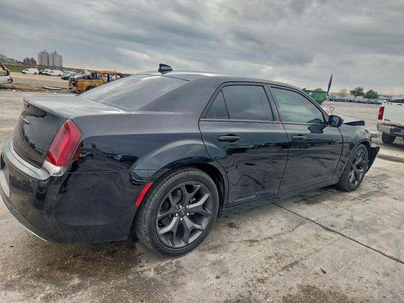 2020 Chrysler 300 Touring