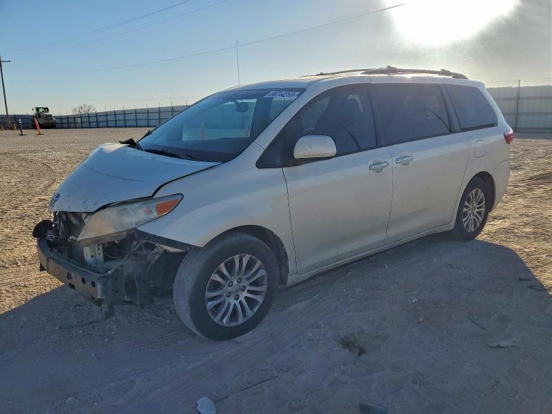 2017 Toyota Sienna xle Premium 8-passenger