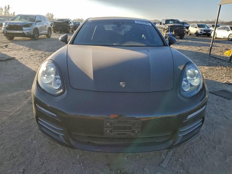 2016 Porsche Panamera 2