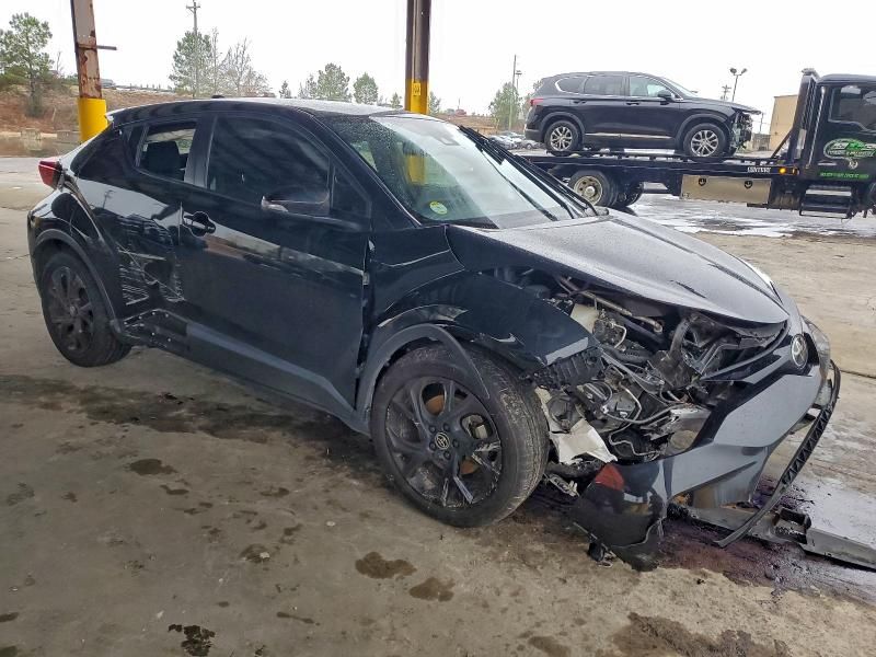 2022 Toyota C-hr xle