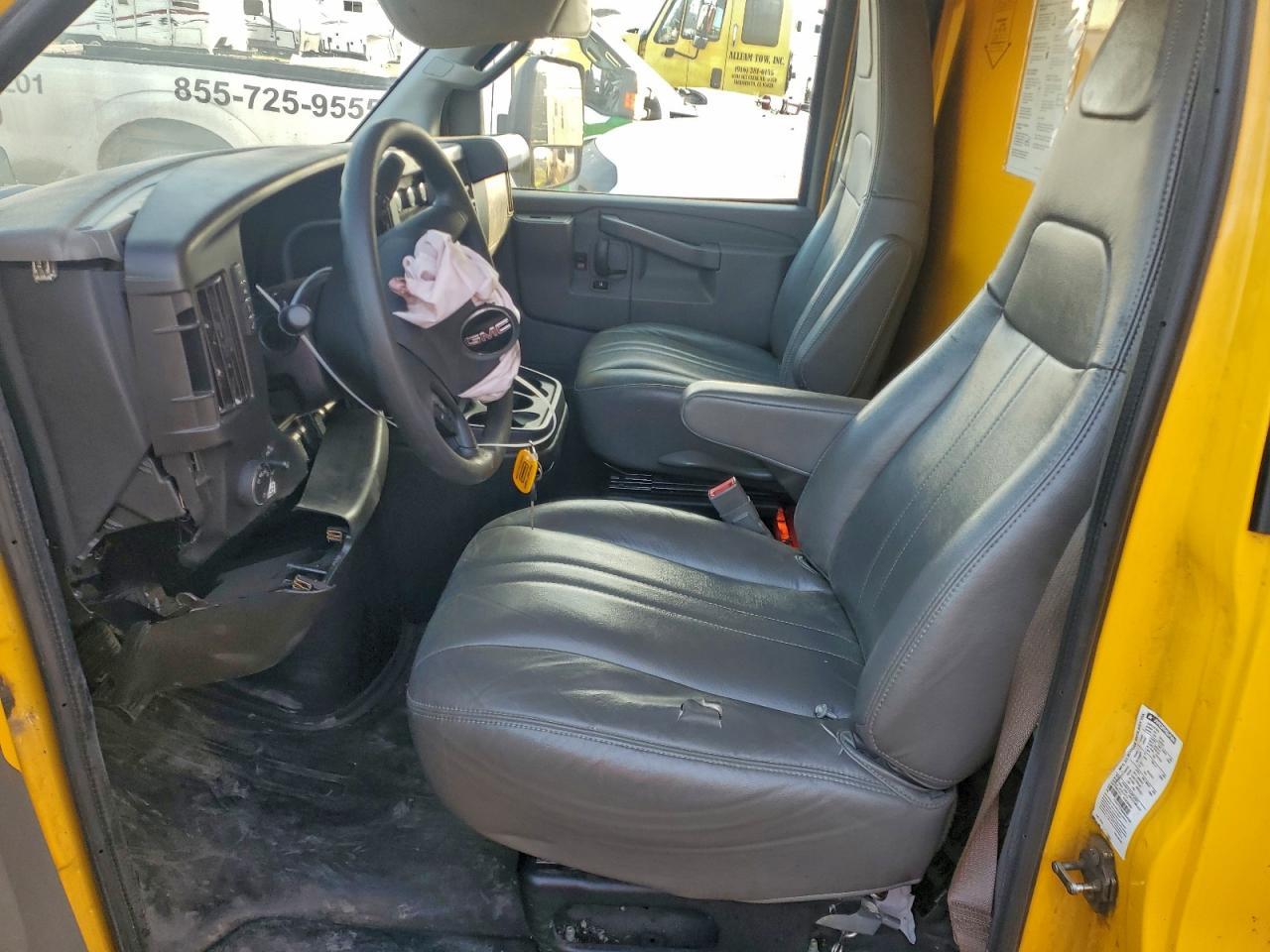 2022 GMC Savana BOX Truck
