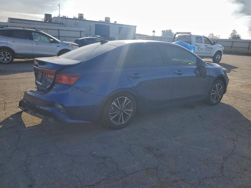 2023 KIA Forte lx