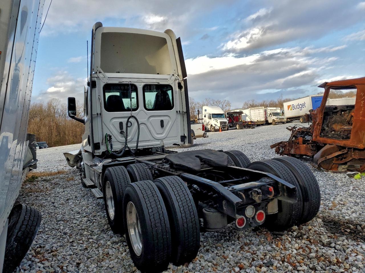 2024 Freightliner Cascadia 126 Semi Truck