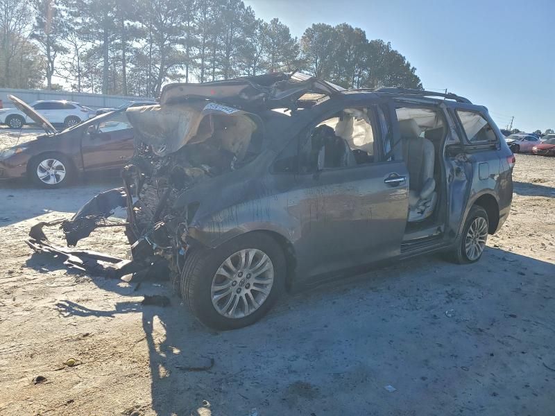 2014 Toyota Sienna xle