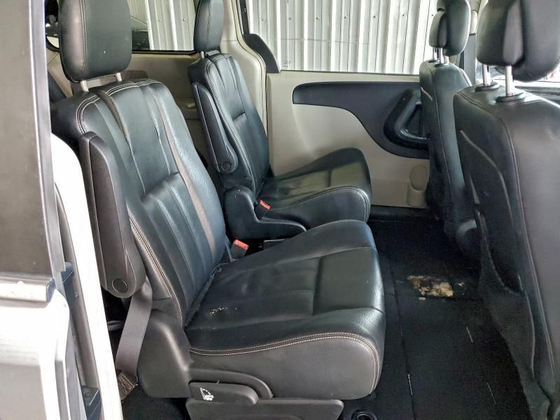 2016 Chrysler Town & Country Touring