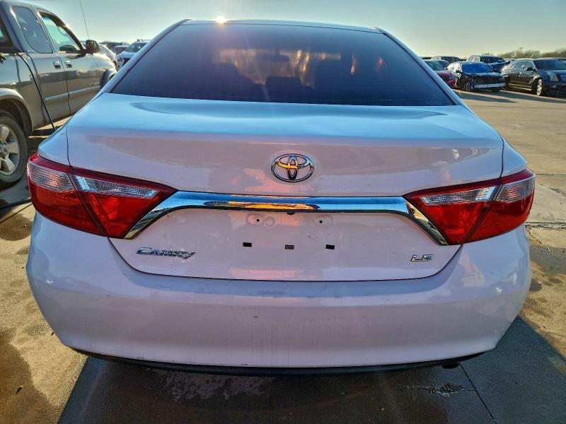 2016 Toyota Camry le