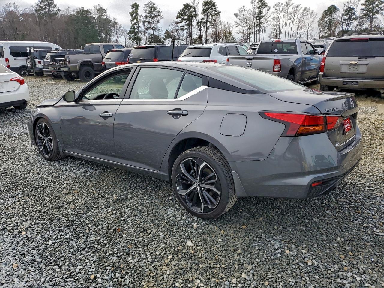 2025 Nissan Altima sr