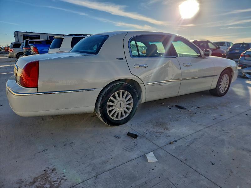 2005 Lincoln Town car Signature Limited