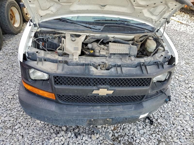 2013 Chevrolet Express box Truck