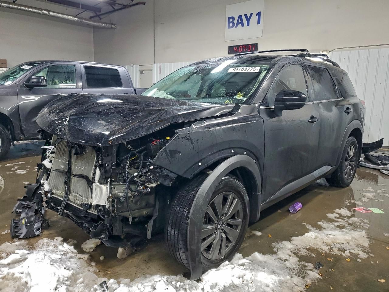 2022 Nissan Pathfinder sv