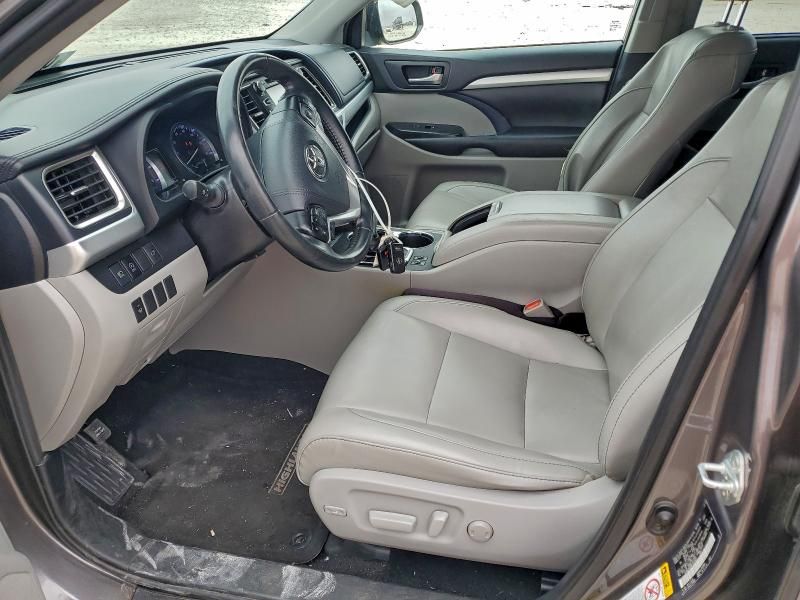 2019 Toyota Highlander se