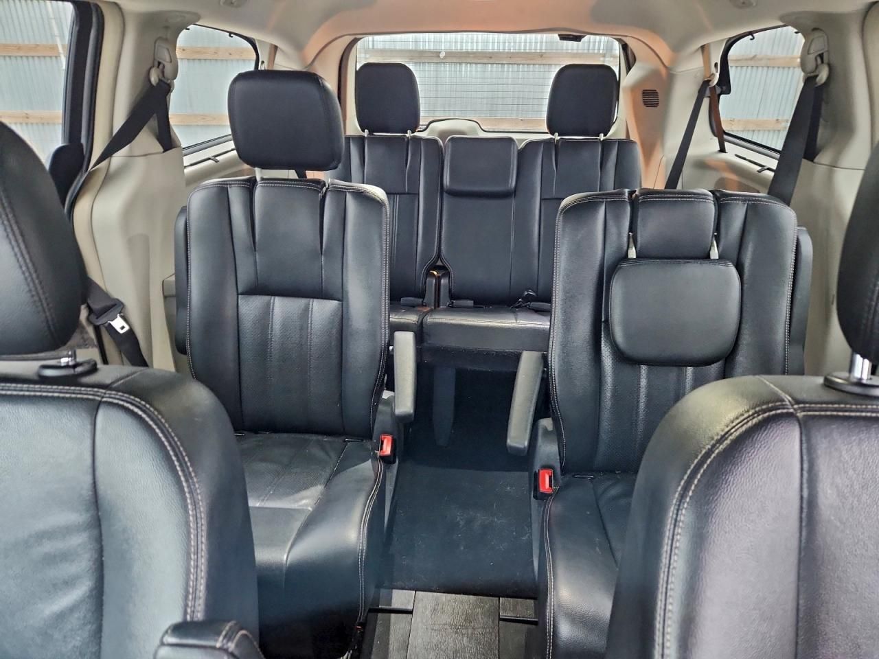 2014 Chrysler Town & Country Touring l