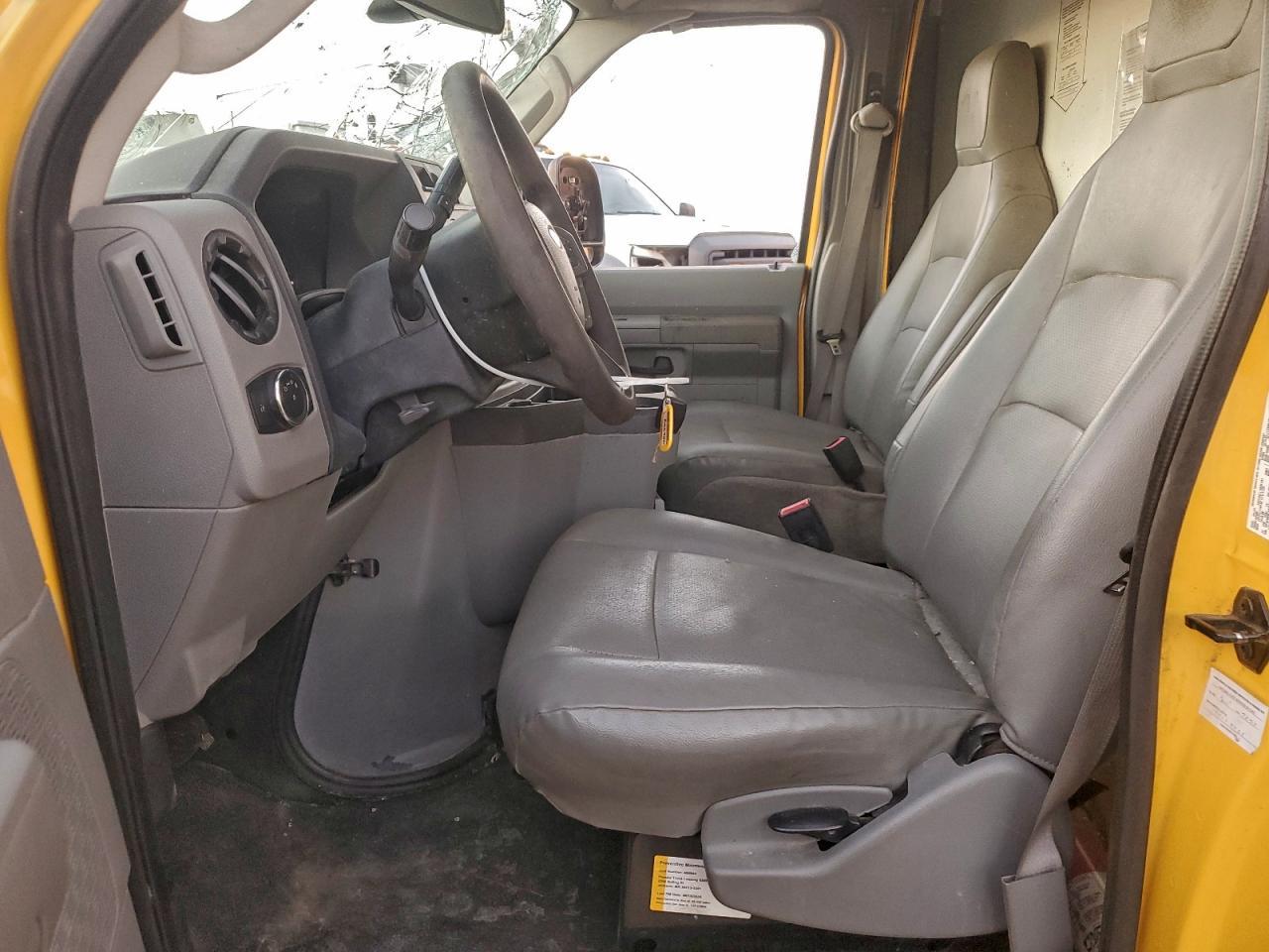 2022 Ford Econoline E350 Super Duty Cutaway Van