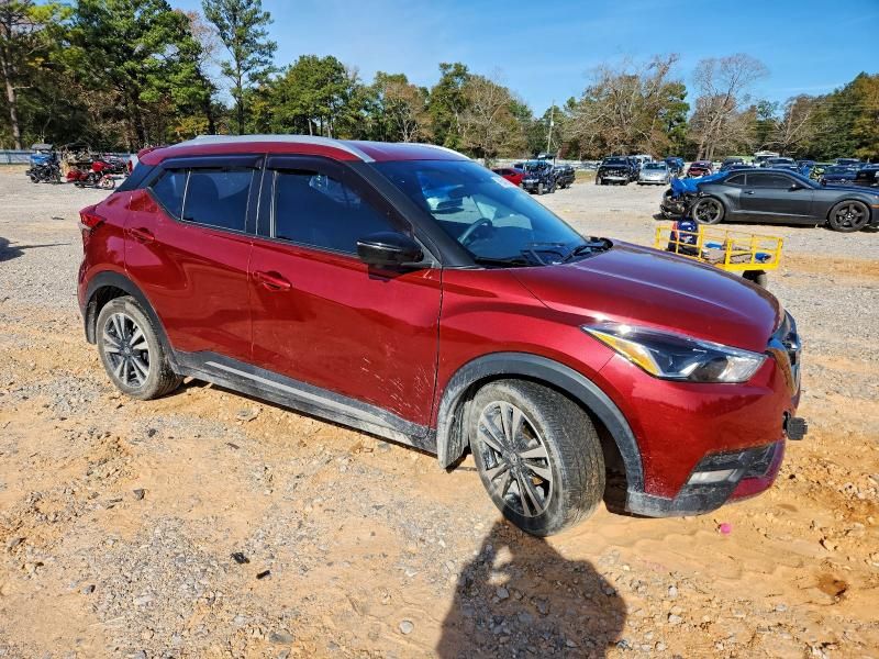 2020 Nissan Kicks sr