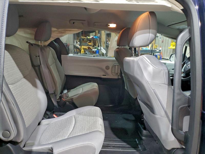 2025 Toyota Sienna le