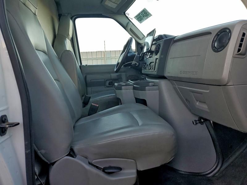 2015 Ford E350 box Truck