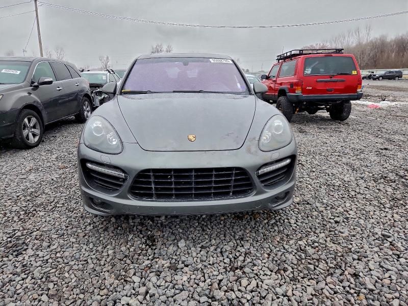 2013 Porsche Cayenne gts