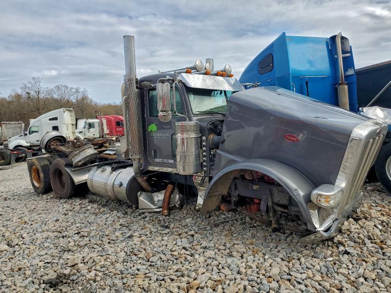 2018 Peterbilt 389 Semi Truck