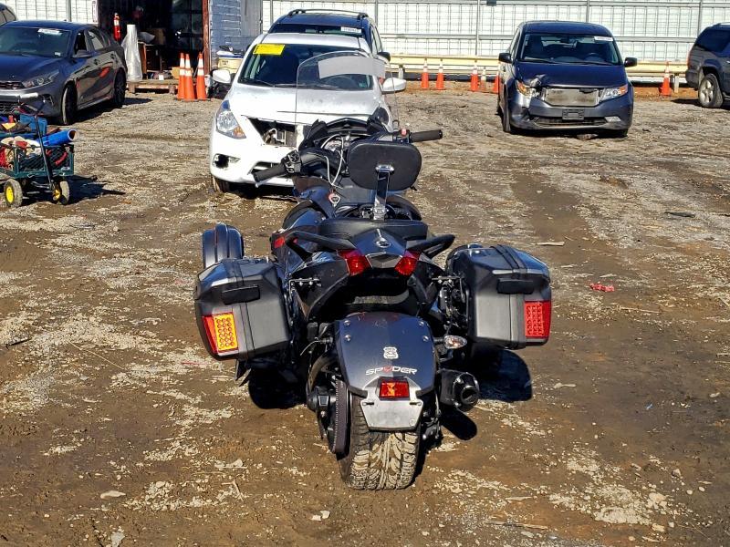 2013 Can-Am Spyder Roadster ST