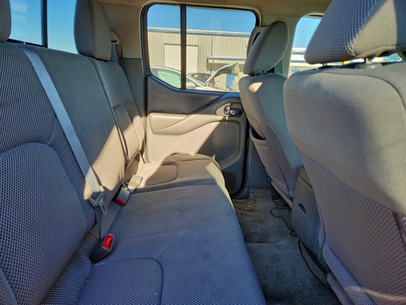2016 Nissan Frontier s