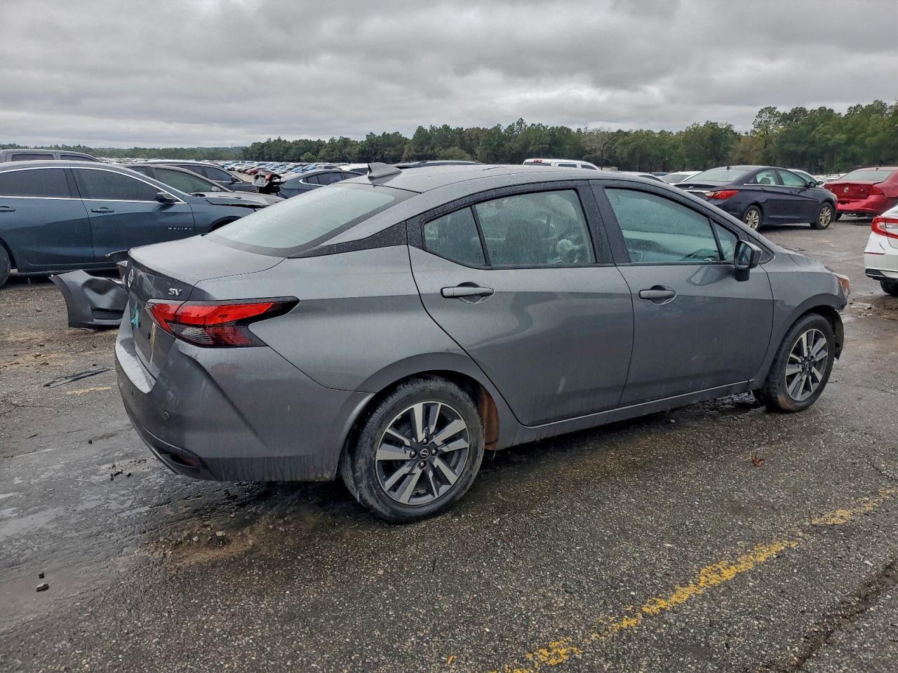 2023 Nissan Versa sv