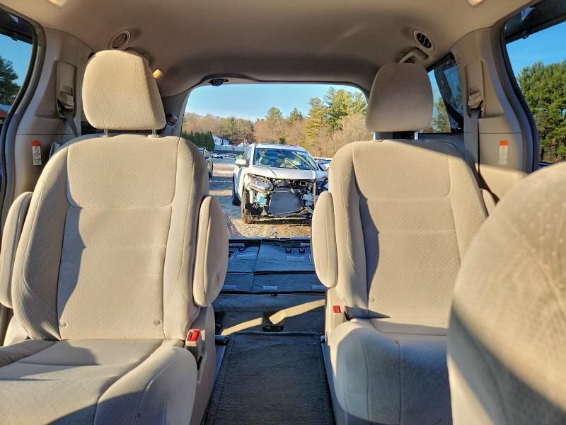 2015 Toyota Sienna le