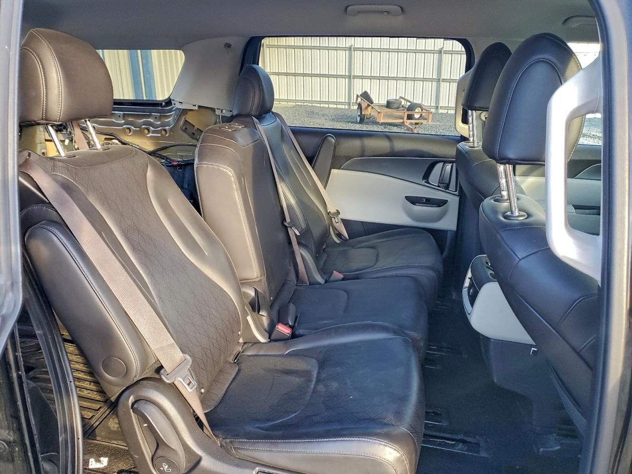 2023 KIA Carnival lx