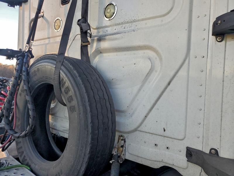 2015 Freightliner Cascadia Semi Truck