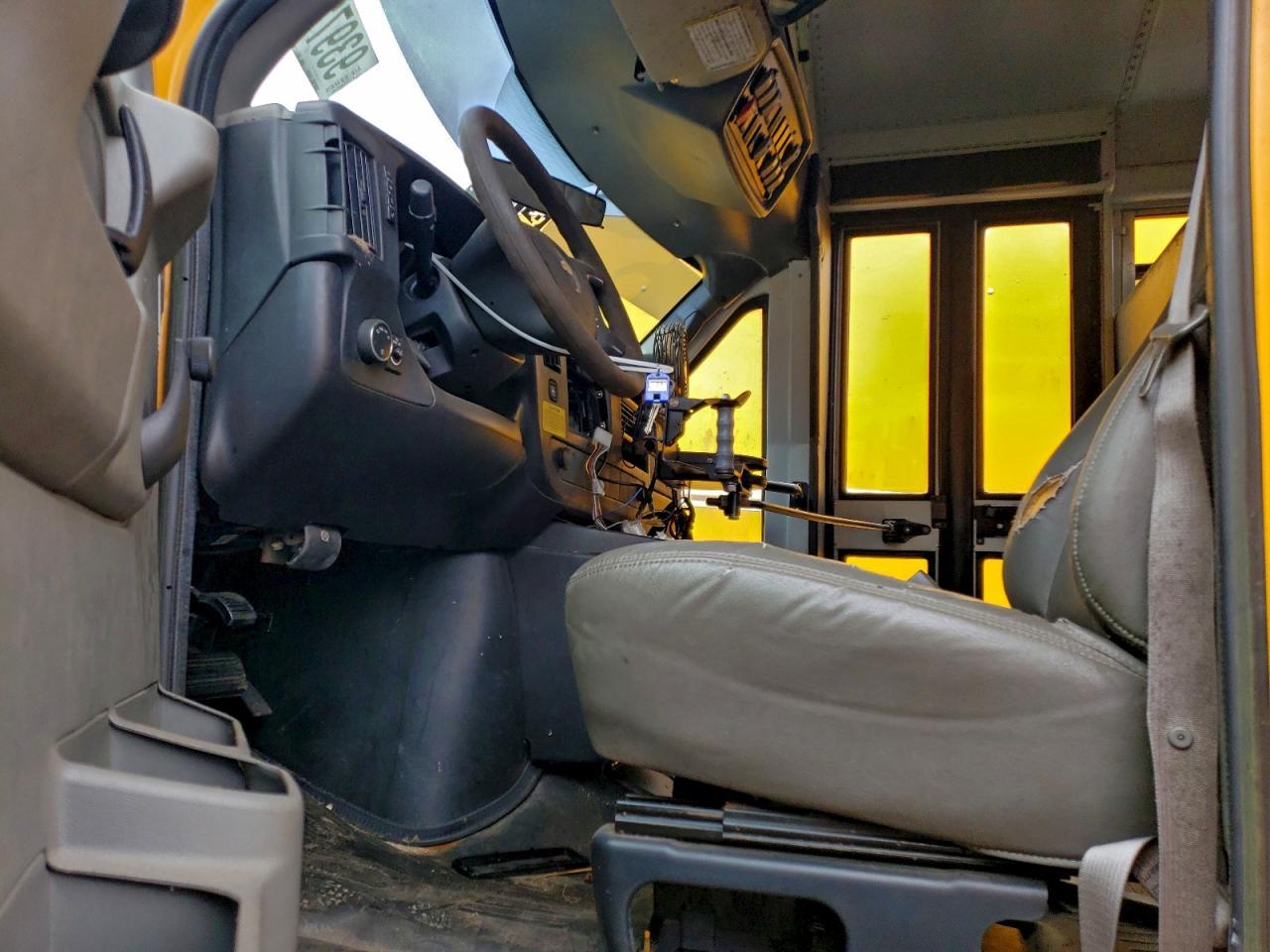 2011 Chev 2011 Thms Minotour G-School Bus