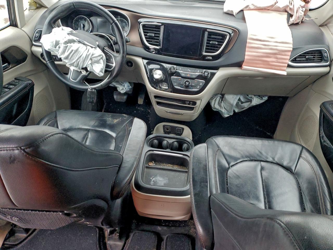 2017 Chrysler Pacifica Touring l