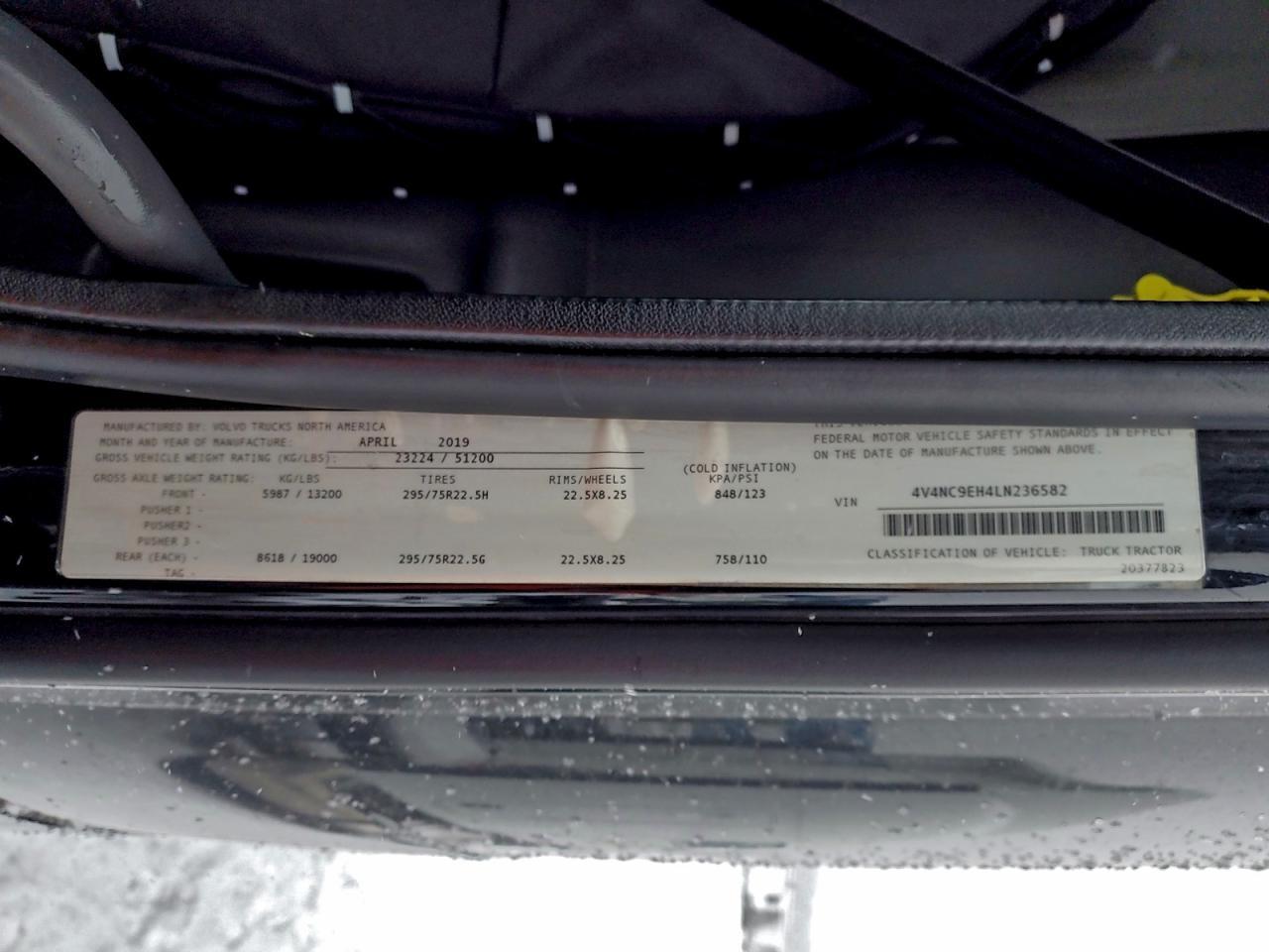 2020 Volvo VNL Semi Truck